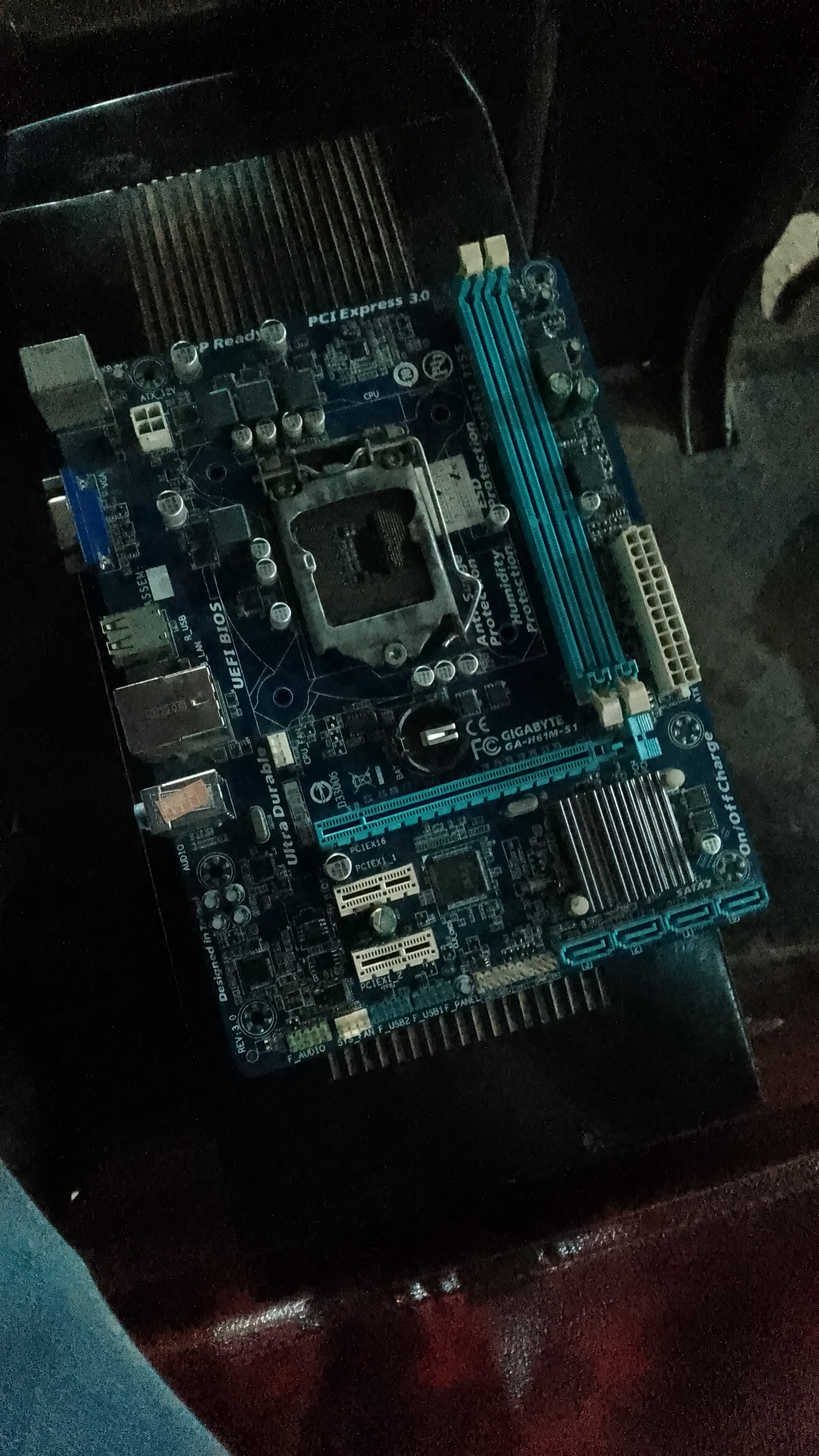 Pc motherboard gigabyte